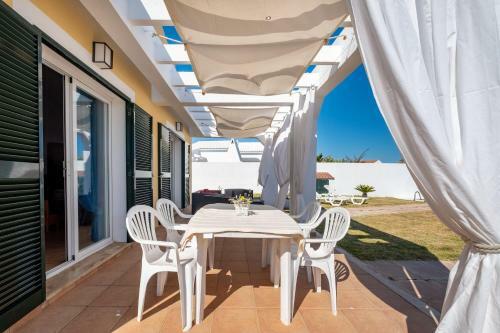 Chalet Con Piscina En Menorca
