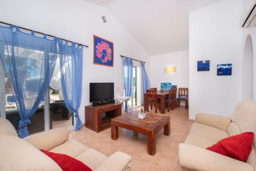 Chalet Con Piscina En Menorca