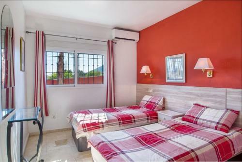 Alhaurin de La Torre Villa Sleeps 14 Pool Air Con