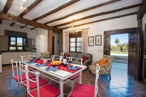 Arriate Villa Sleeps 8
