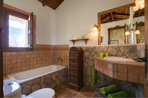 Arriate Villa Sleeps 8