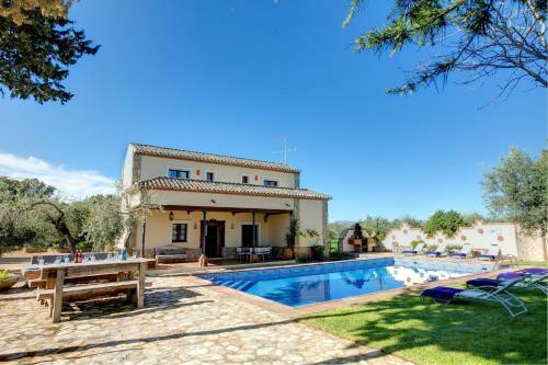 Arriate Villa Sleeps 8