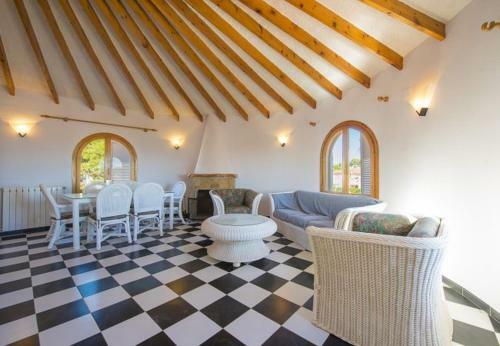 Calpe Villa Sleeps 12 Pool T713791