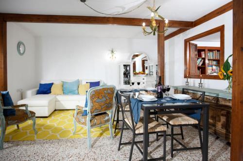 Candelaria's Mountain House (pool & Sea Views)