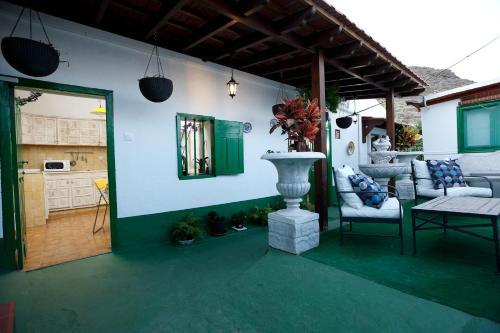 Candelaria's Mountain House (pool & Sea Views)