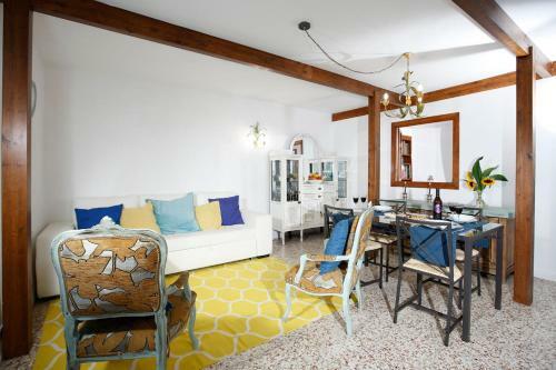 Candelaria's Mountain House (pool & Sea Views)
