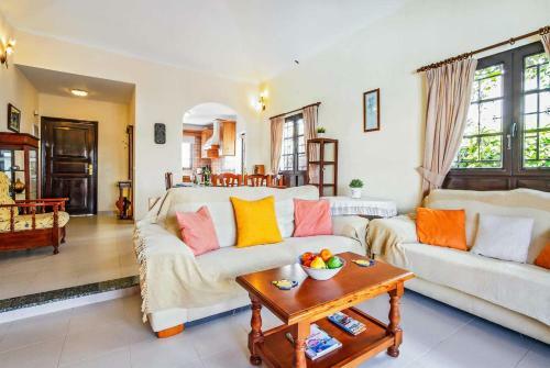 Costa Teguise Villa Sleeps 6 Air Con Wifi