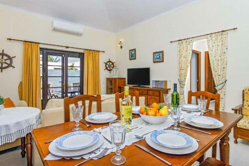 Costa Teguise Villa Sleeps 6 Air Con Wifi