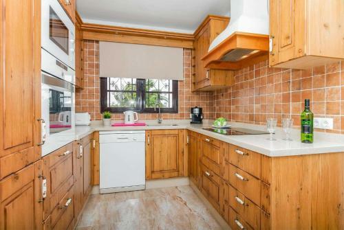 Costa Teguise Villa Sleeps 6 Air Con Wifi