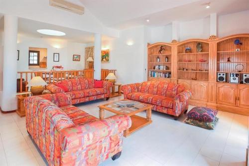 Costa Teguise Villa Sleeps 8 Pool Air Con Wifi