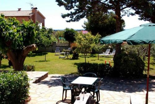 Cubelles Villa Sleeps 10 Pool
