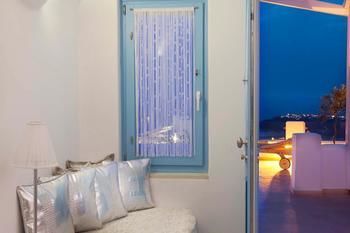 Hotel Above Blue Suites