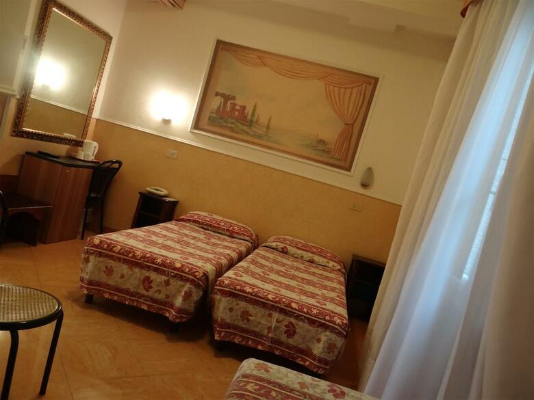 Hotel Ascot