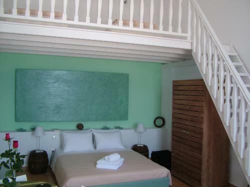 Hotel Manos Small World