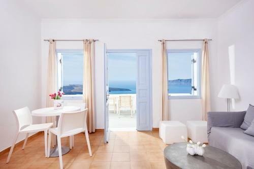 Hotel Manos Small World
