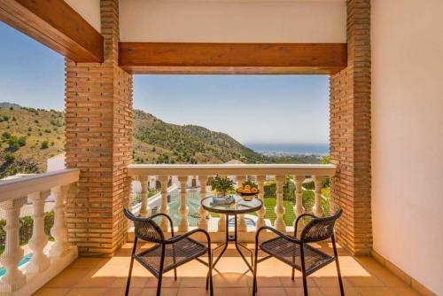 Frigiliana Villa Sleeps 8 Pool Air Con Wifi