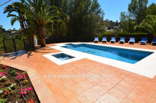 Fuengirola Villa Sleeps 14 Pool Air Con Wifi