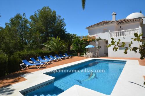 Fuengirola Villa Sleeps 14 Pool Air Con Wifi