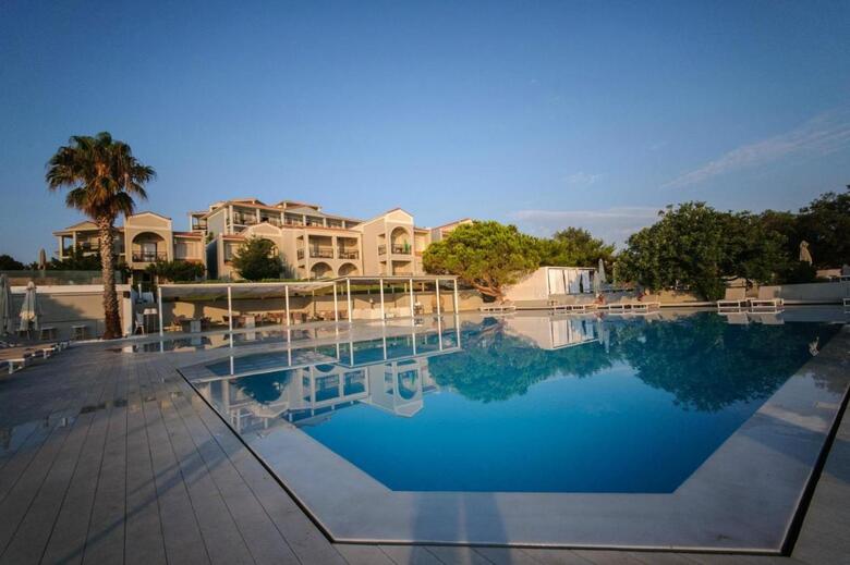 Bay Hotel And Suites