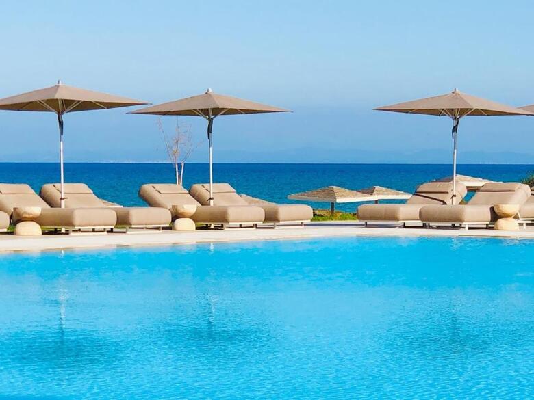 Bay Hotel And Suites
