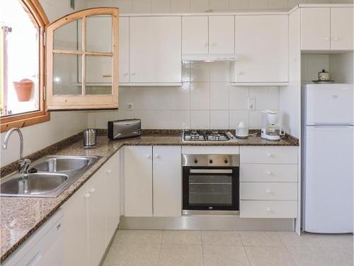 Three-bedroom Holiday Home In L`hospit. De L`infant