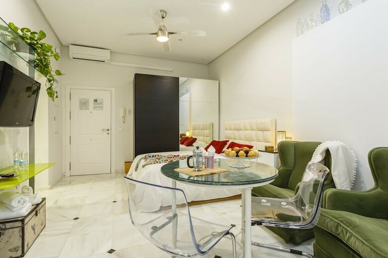 Villamarta Studio City Center Surthy Apartments