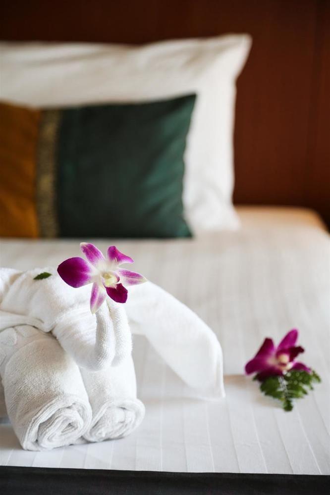 Hotel Baan Karonburi