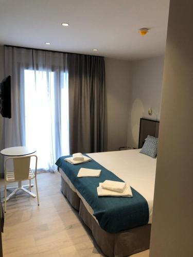 Hotel Torrent