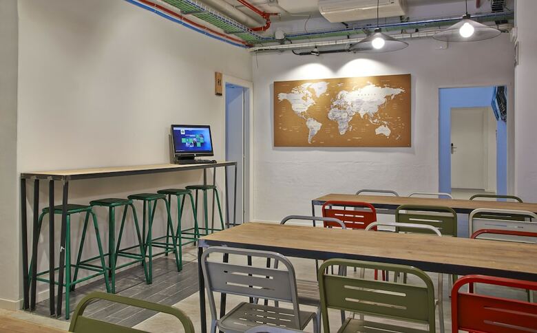 Albergue Hola Hostal Collblanc