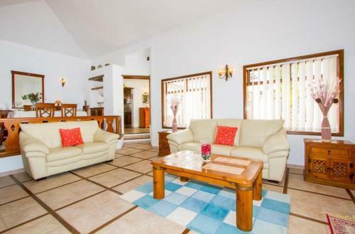 La Asomada Villa Sleeps 8 Pool Wifi