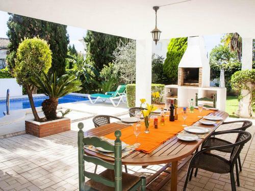 La Cala De Mijas Villa Sleeps 12 Pool Air Con Wifi