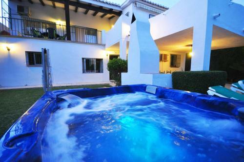 La Cala De Mijas Villa Sleeps 12 Pool Air Con Wifi