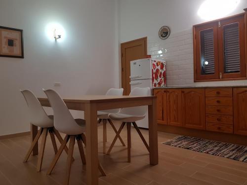 Stylish Bungalow With Great Sea And Mountain Views