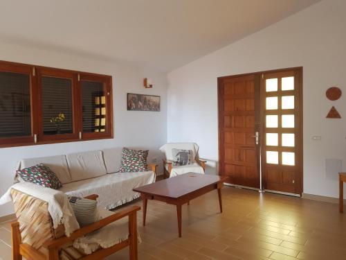 Stylish Bungalow With Great Sea And Mountain Views