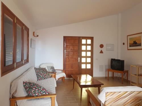 Stylish Bungalow With Great Sea And Mountain Views