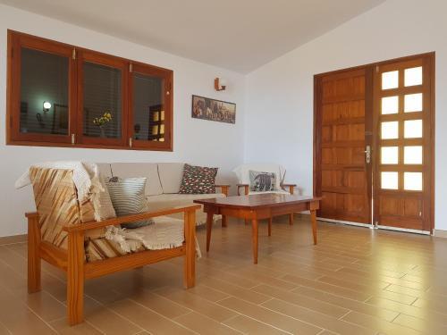 Stylish Bungalow With Great Sea And Mountain Views