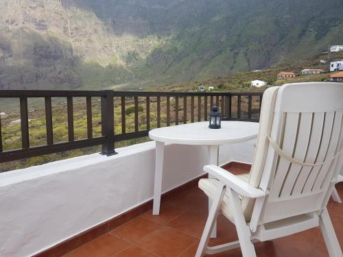 Stylish Bungalow With Great Sea And Mountain Views