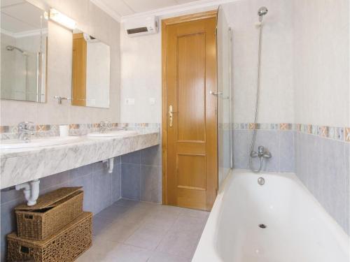 Four-bedroom Holiday Home In La Nucia