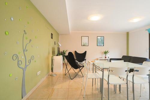 Hostal Huge Chalet To Share