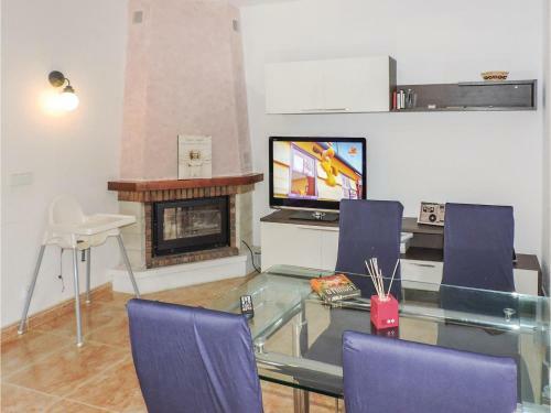 Three-bedroom Holiday Home In Mont-roig Del Camp