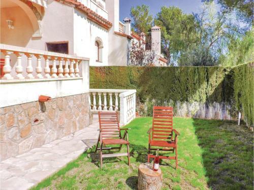 Three-bedroom Holiday Home In Mont-roig Del Camp