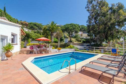 Lloret De Mar Villa Sleeps 9 Pool