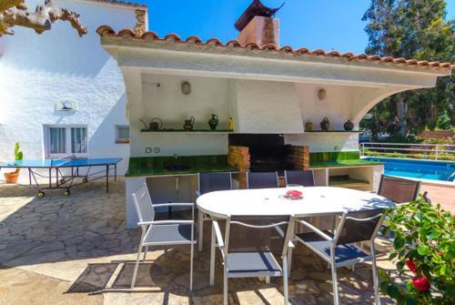 Lloret De Mar Villa Sleeps 9 Pool