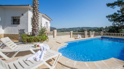 Lloret De Mar Villa Sleeps 7