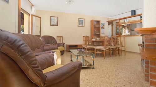 Lloret De Mar Villa Sleeps 9