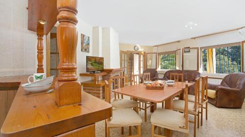 Lloret De Mar Villa Sleeps 9