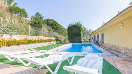 Lloret De Mar Villa Sleeps 9