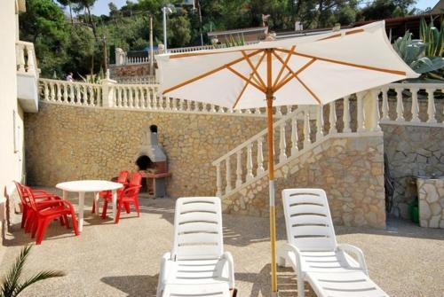 Lloret De Mar Villa Sleeps 8 Pool
