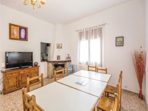Seven-bedroom Holiday Home In Macanet de La Selva