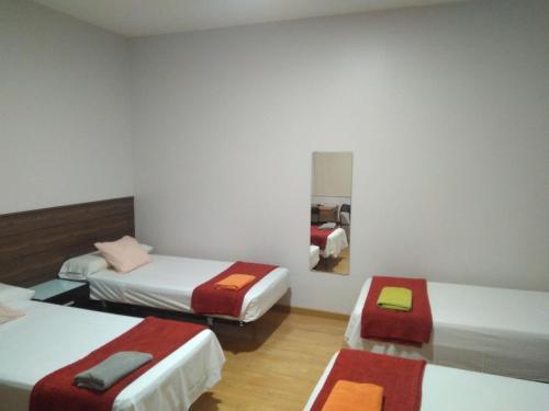Hostal Village Rooms Multicolor